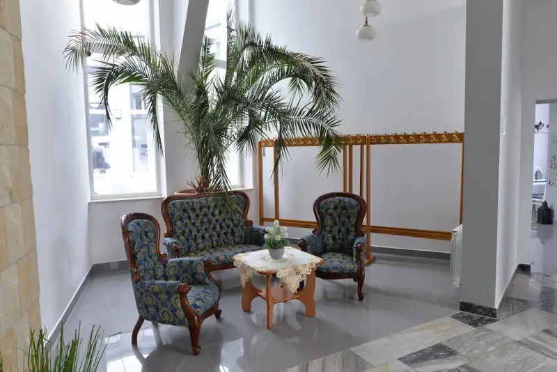 Hol hotelu Złoty Łan — elegancka strefa wypoczynku